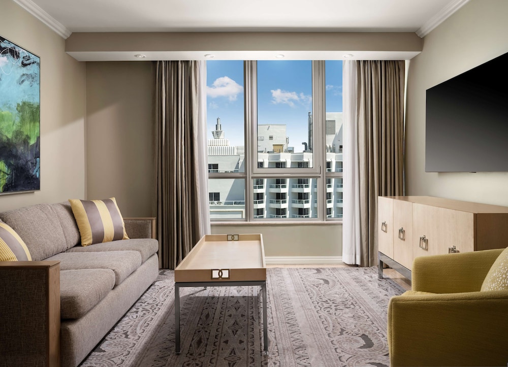 City Suite, 1 King Bed with Sofa bed, Courtyard View
