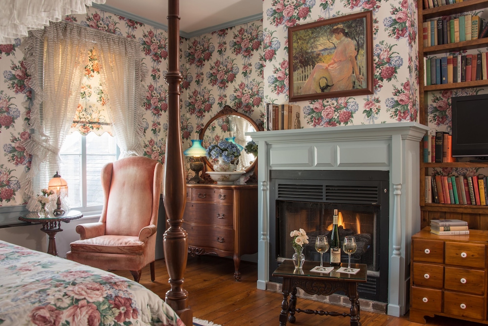 Standard Room, 1 Queen Bed - Photo 2