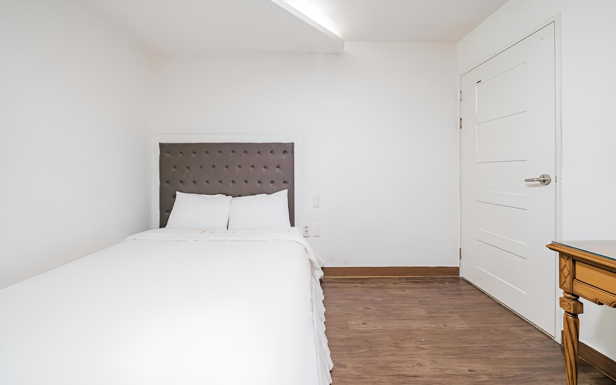 Room (Standard Room) - Photo 6
