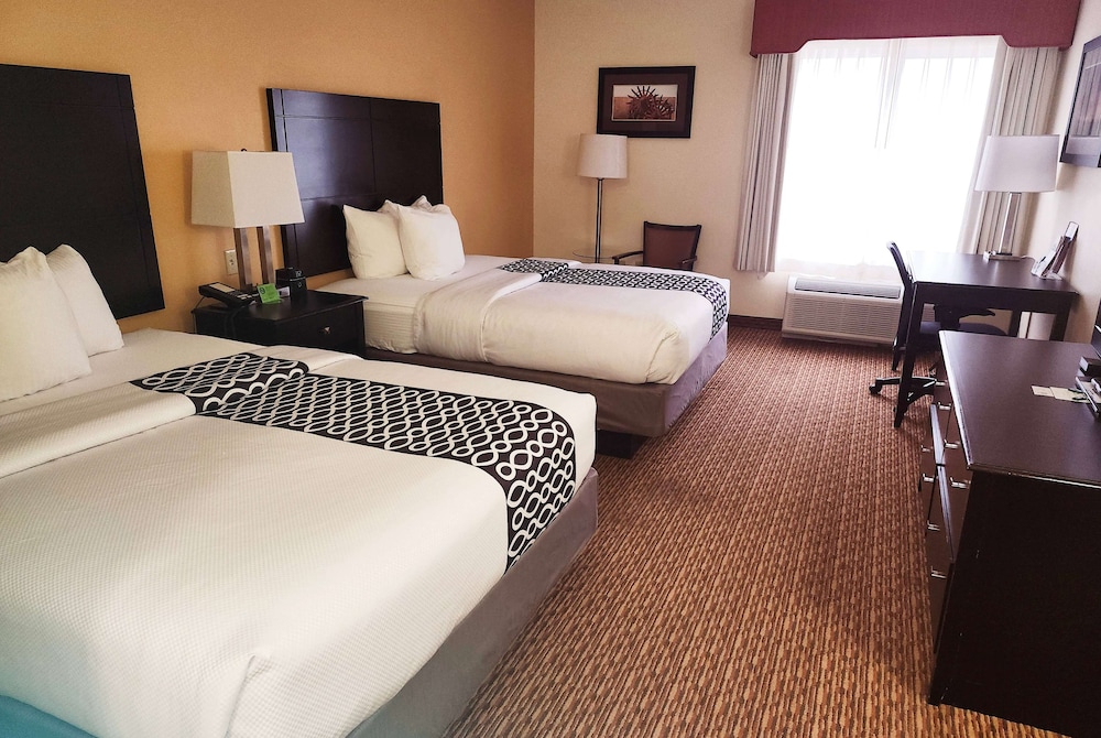Room, 2 Queen Beds, Non Smoking - Photo 1
