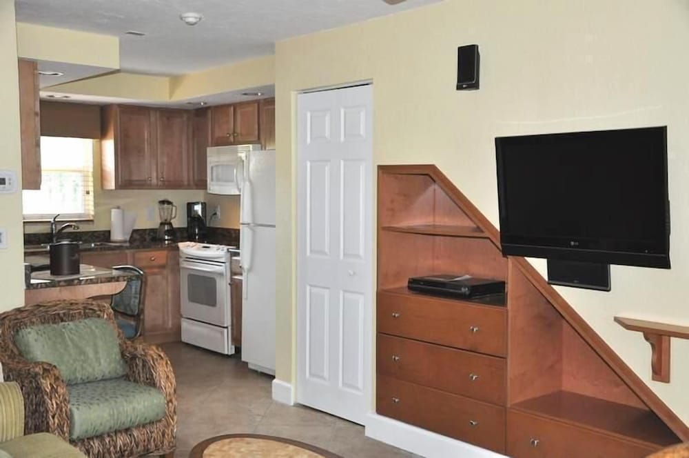 Townhome, 1 Bedroom, 2 Bathrooms photo 1