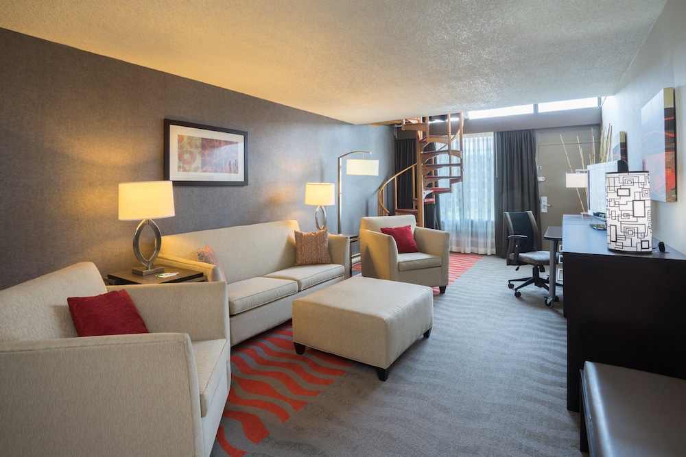 Suite, 1 Bedroom - Photo 4