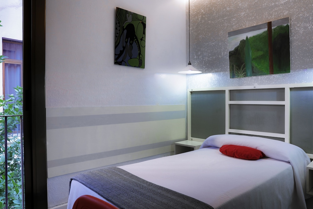 Basic Single Room photo 3