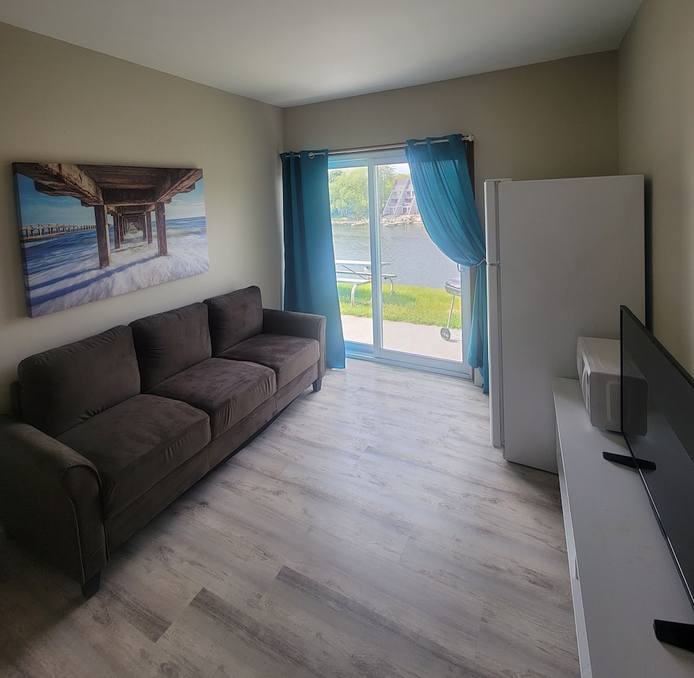 Suite, Multiple Beds, River View photo 3