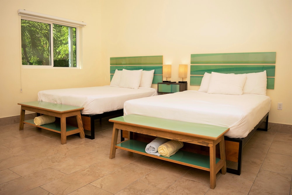 Upper Level 2 Queen Beds photo 1