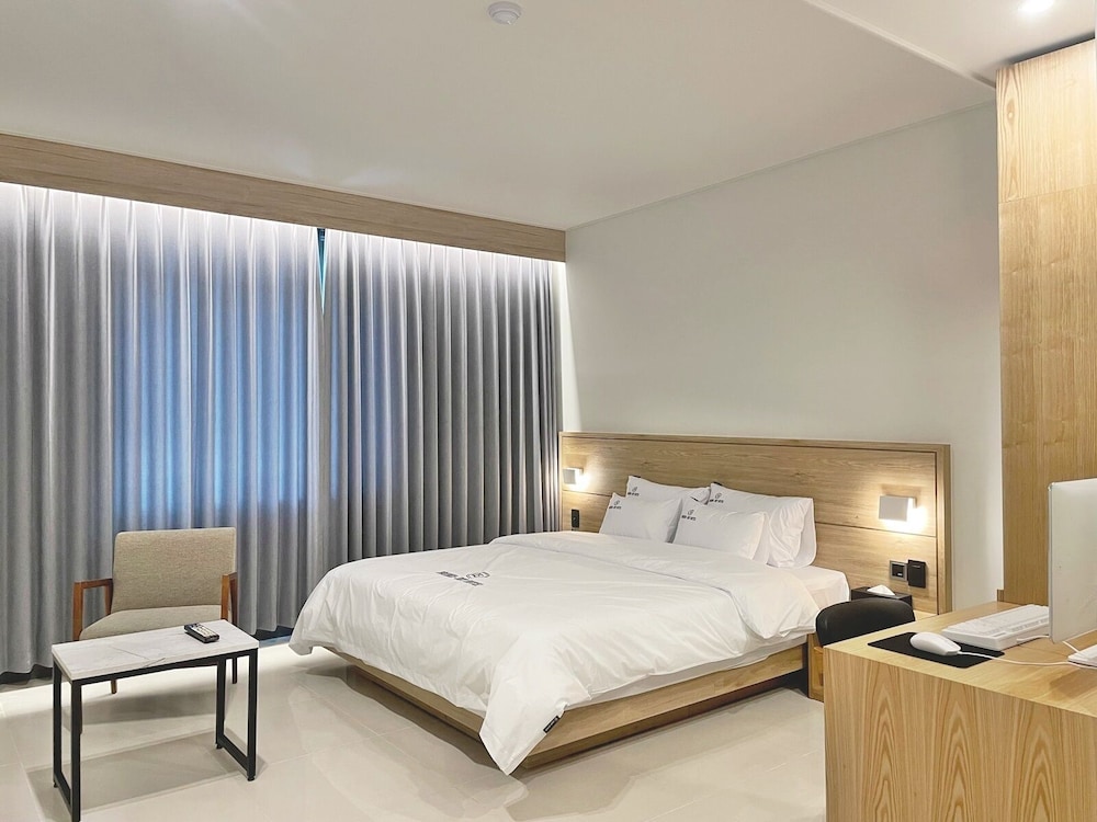 Business Double Room [Unavailable Breakfast on Monday & Public Holiday] - Photo 2