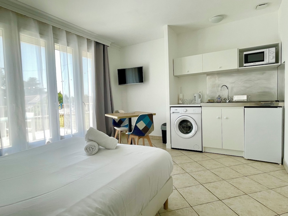 Classic Triple Room, 1 Double Bed with Sofa bed, Non Smoking, Private Bathroom