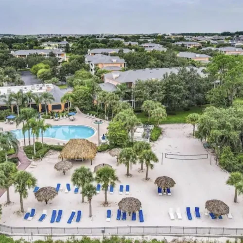 1st level PoolBeach Disney Area, Photo 9