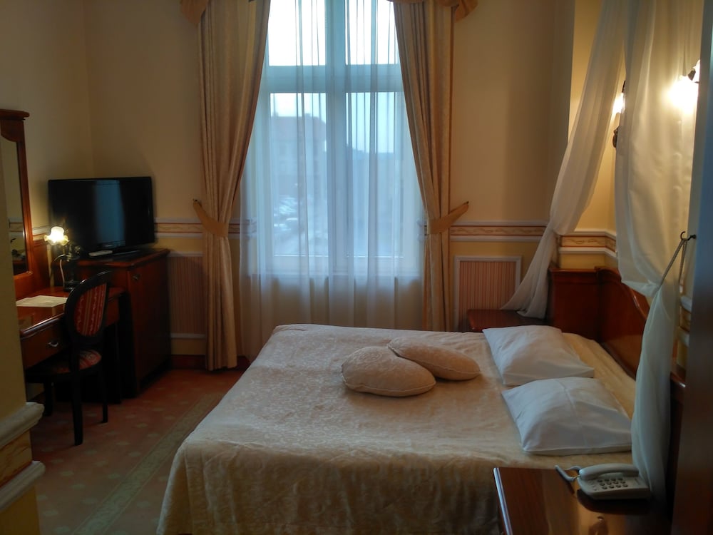 Traditional Suite