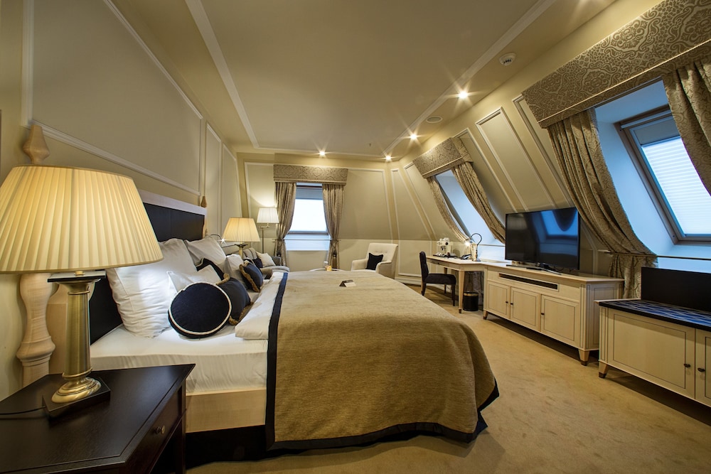 Wilson Junior Suite