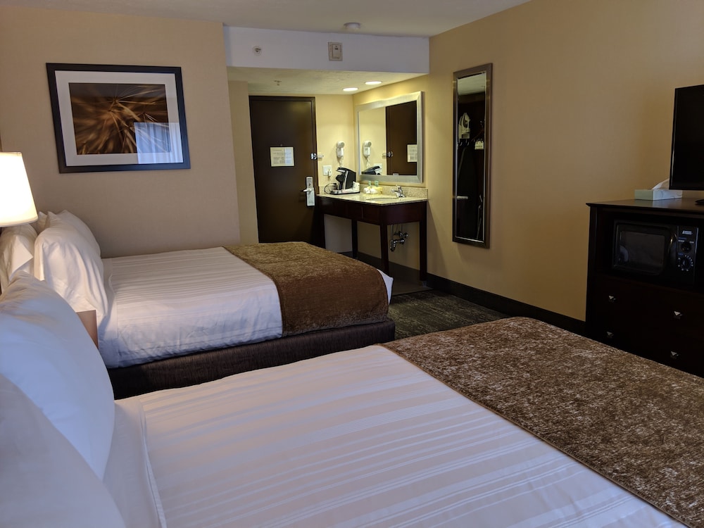 Standard Room, 2 Queen Beds, Non Smoking, Microwave - Photo 2