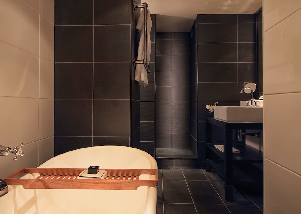 Suite - Photo 8