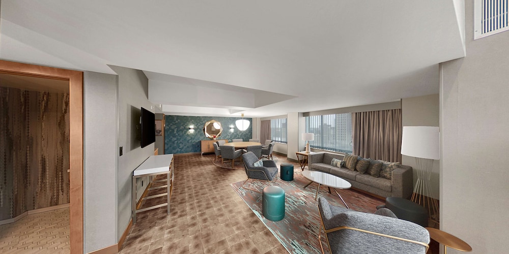 Suite, 1 Bedroom - Photo 7