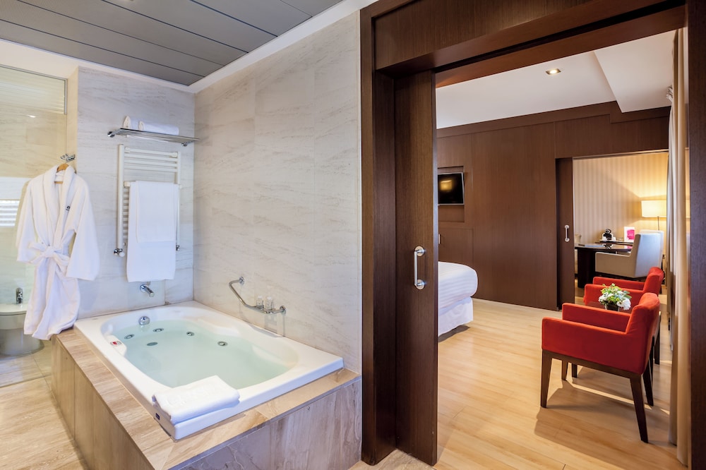 Junior Suite (Family | 2 Adults + 1 Child)