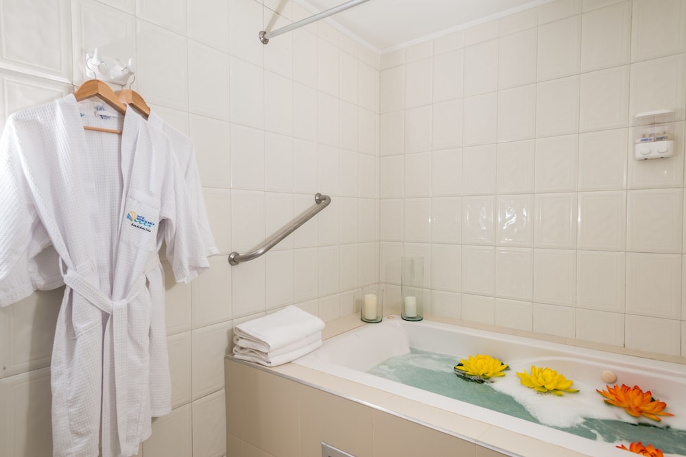 Junior Double Room, Jetted Tub - Photo 7