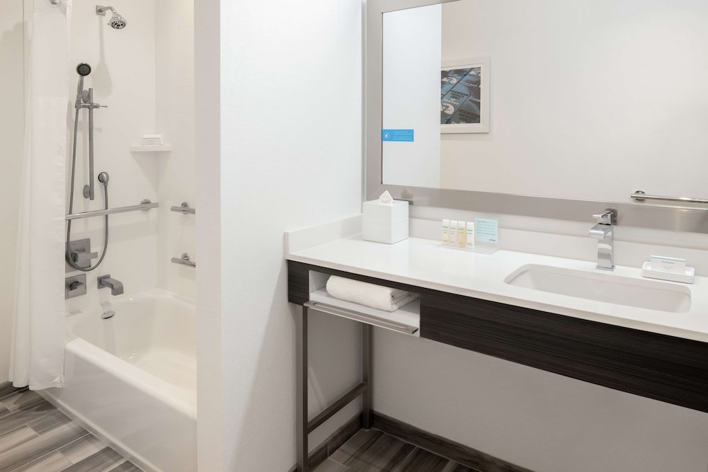 Room, 2 Double Beds, Accessible, Bathtub (Mobility & Hearing) photo 3