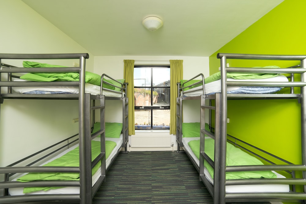 Shared Dormitory, Men only, Shared Bathroom (Sleeps 6)