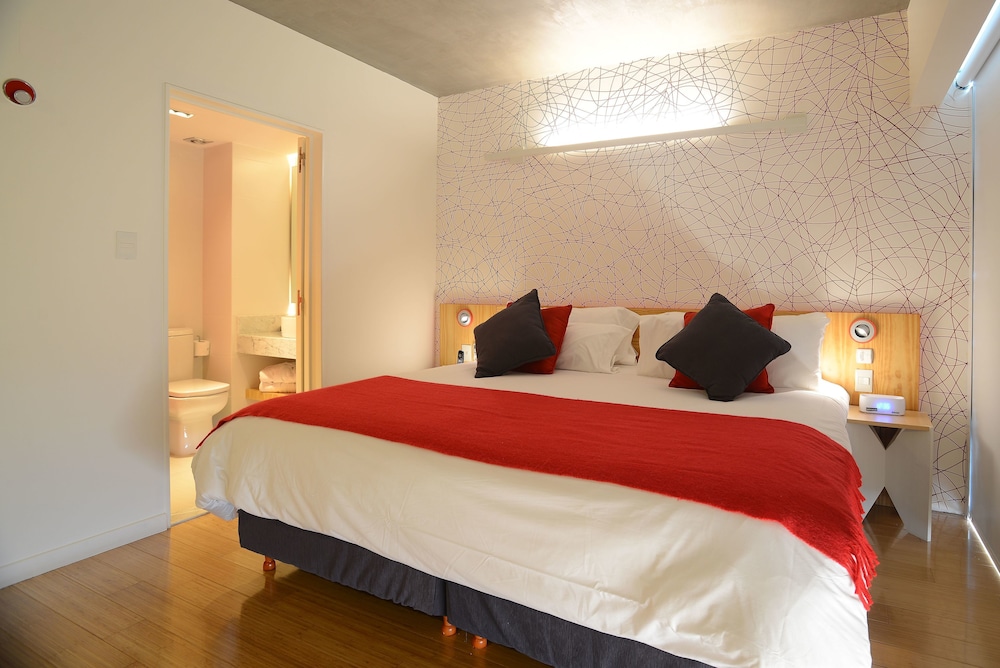 Deluxe Room thumbnail 5