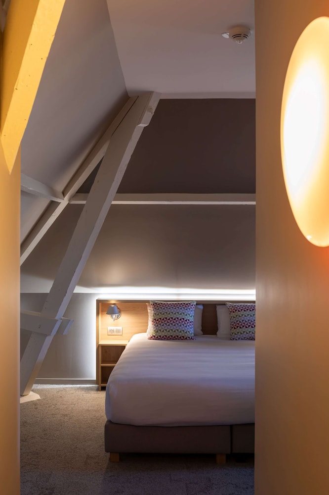 Standard Room, Multiple Beds - Photo 4