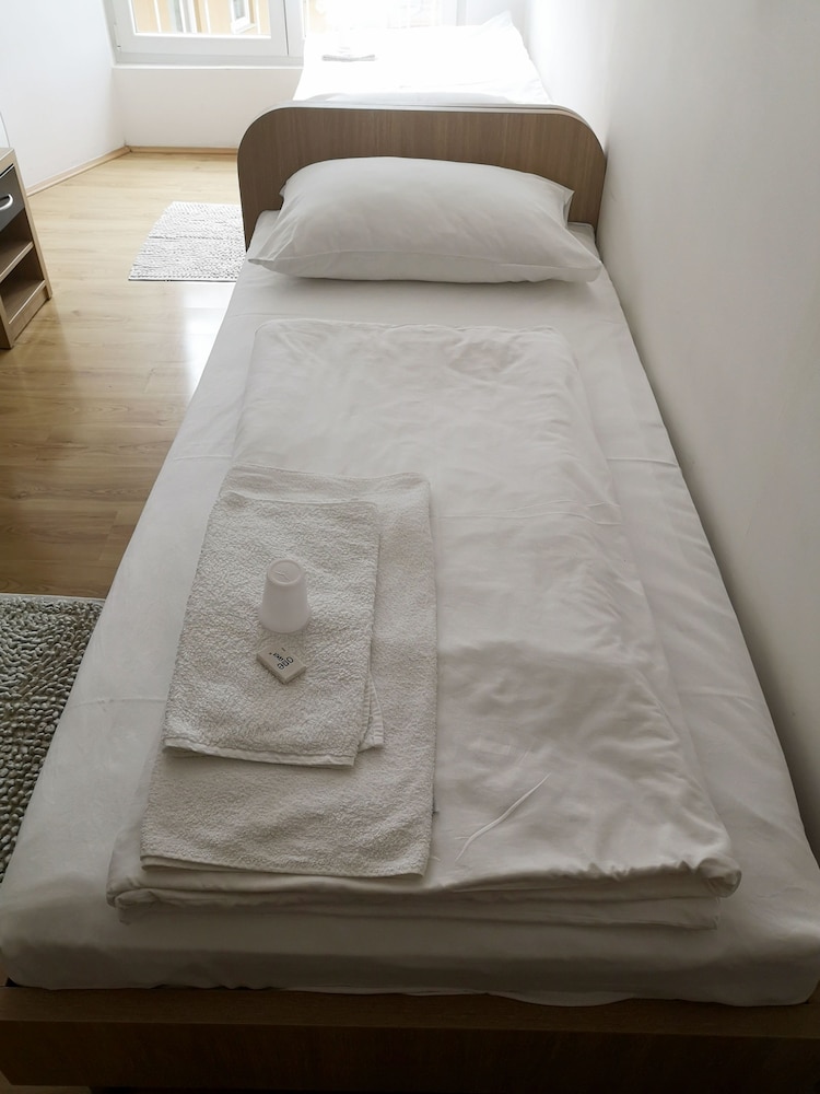 Basic Twin Room, 2 Twin Beds, Garden View photo 3