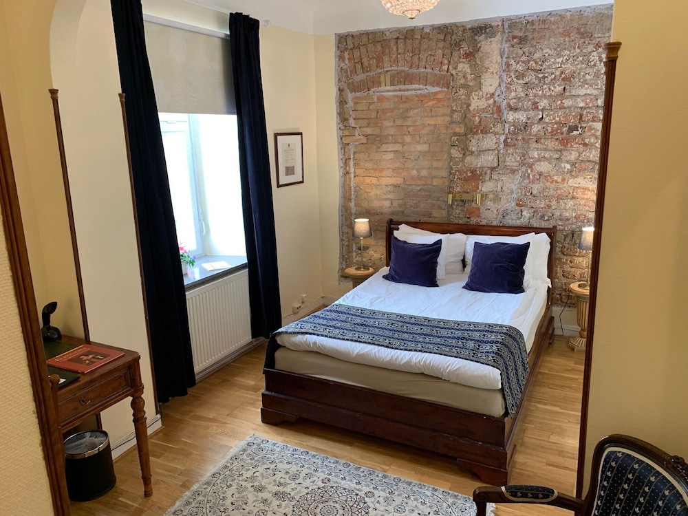 Small double, 140cm bed - Photo 6