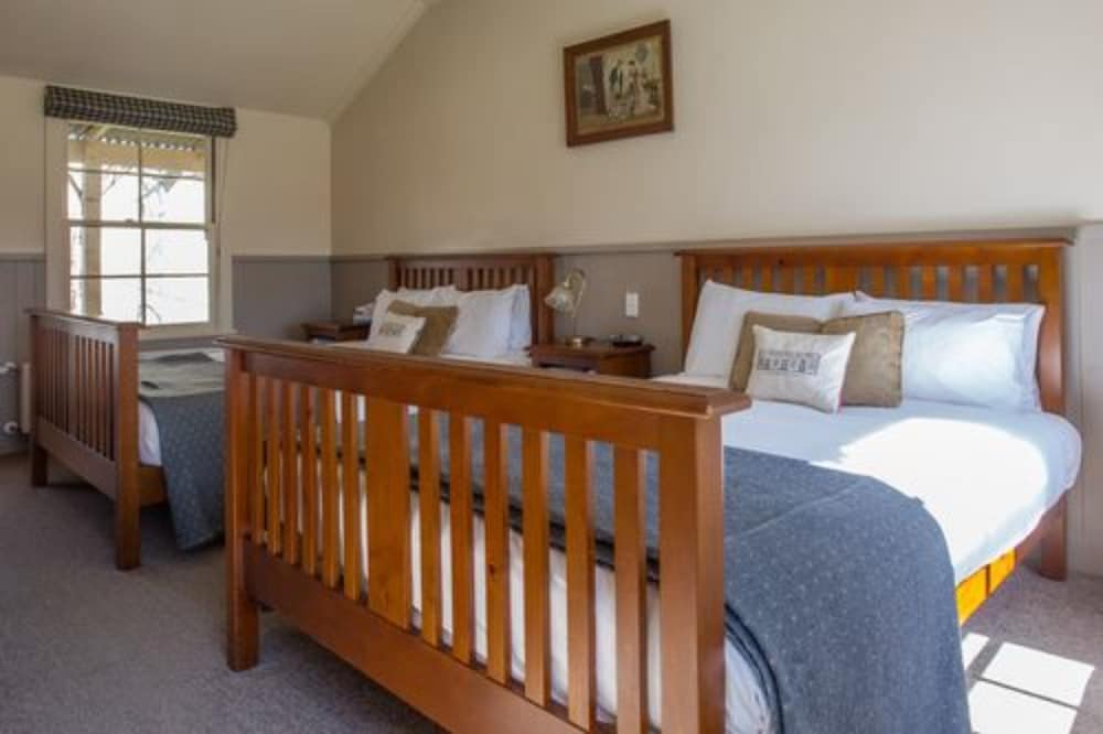 Twin Queen Room photo 3