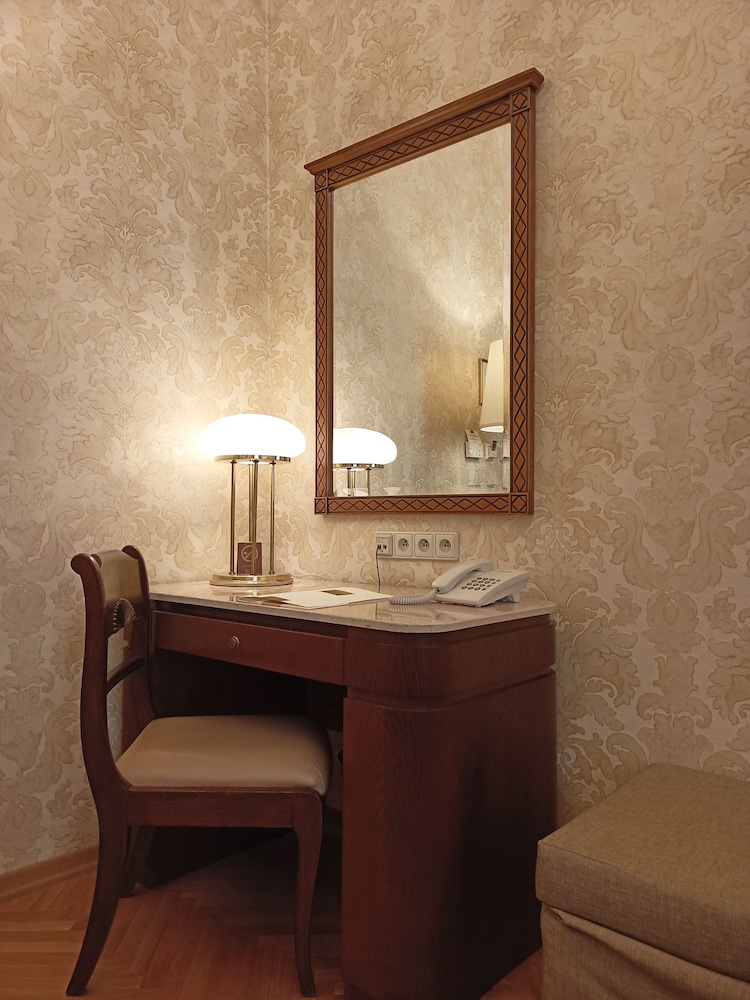 Business Room - Photo 10