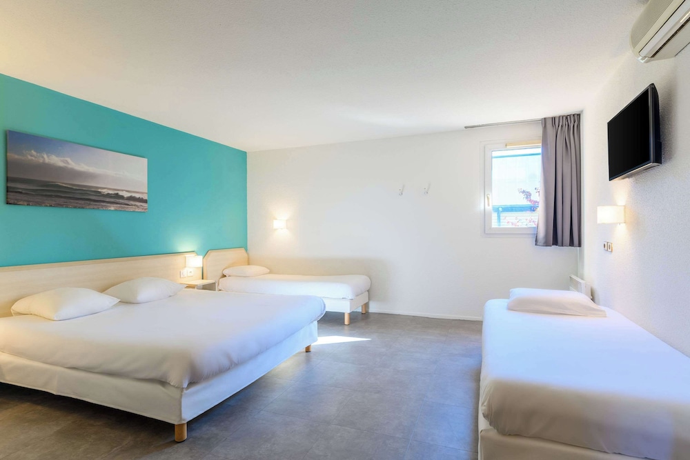 Family Room, 1 double bed and 2 twin beds - Photo 1