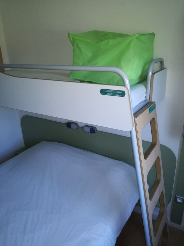 Triple Room, Multiple Beds photo 3