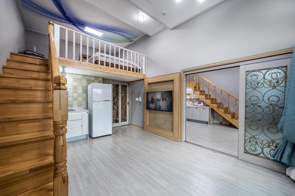 Basic Room, 3 Bedrooms (B dong Smile1+2)