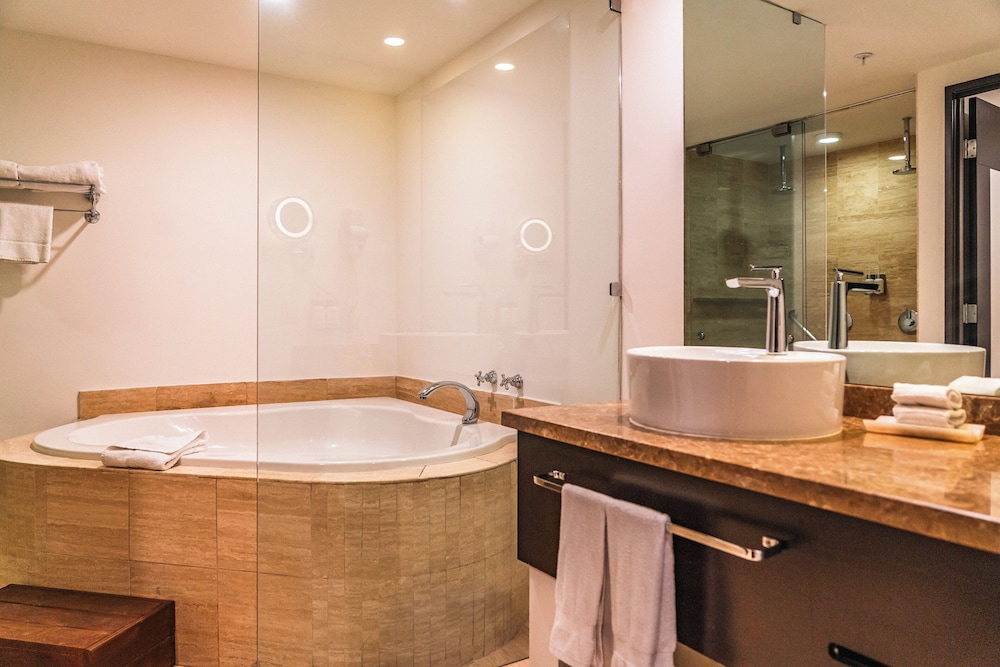 Suite - Photo 2