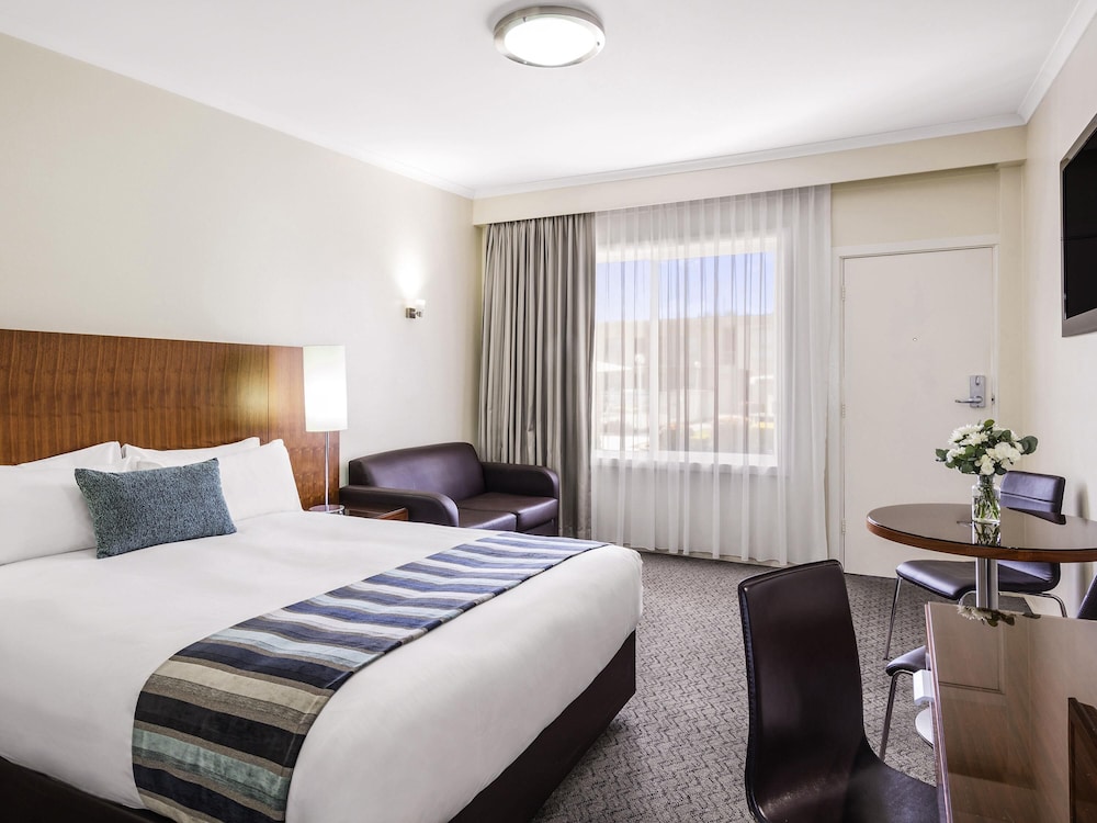 Standard Room, 1 Queen Bed - Photo 2