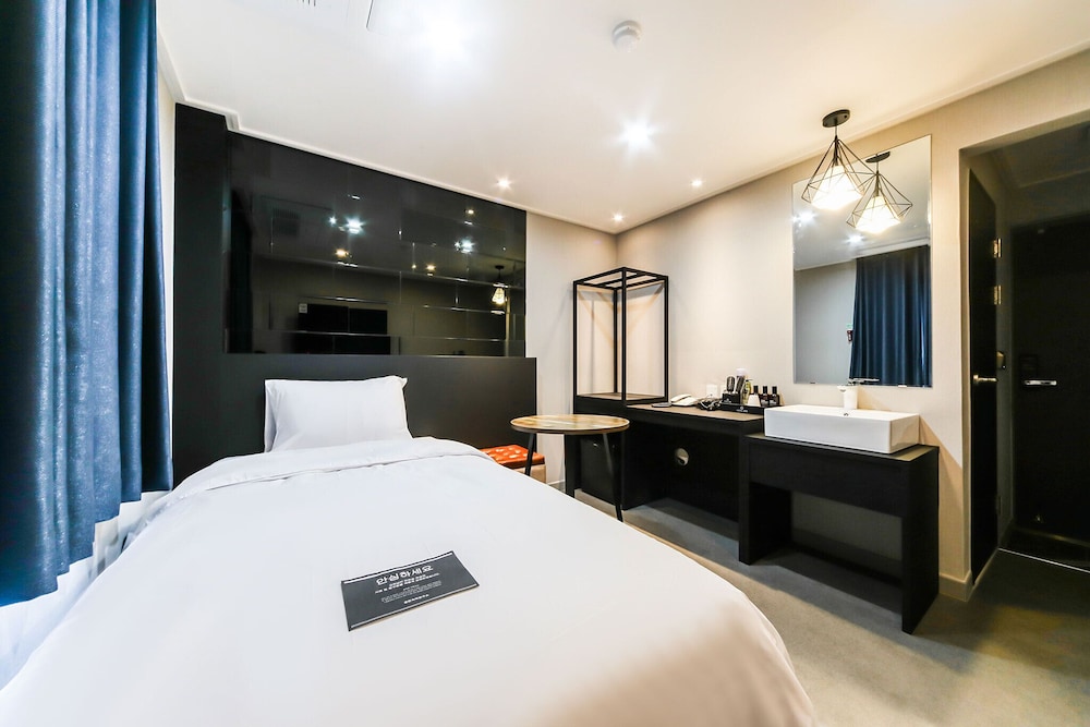 Basic Single Room photo 3