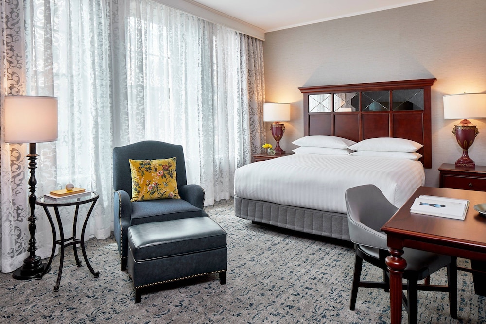 Deluxe Room, 1 King Bed - Photo 1
