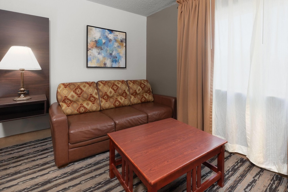 Room, 1 King Bed, Non Smoking (Second Floor) - Photo 1