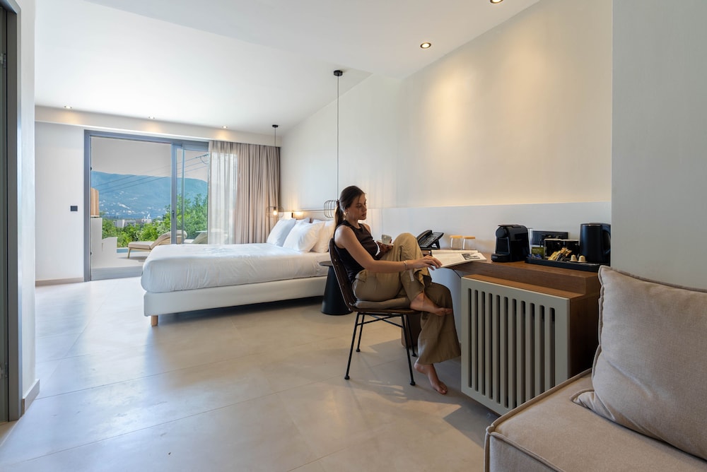 Executive Junior Suite with Private Pool & Sea View - Photo 4