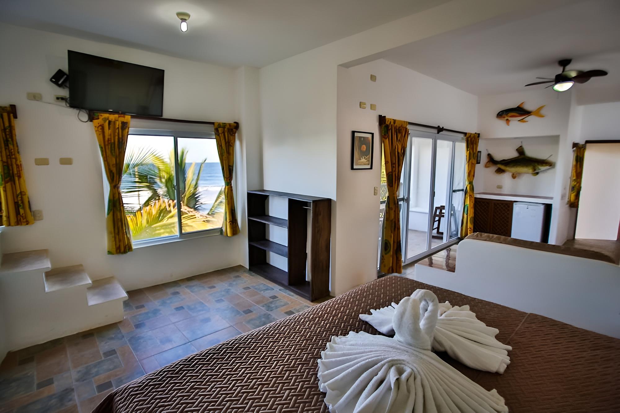 Suite, Hot Tub, Oceanfront photo 2