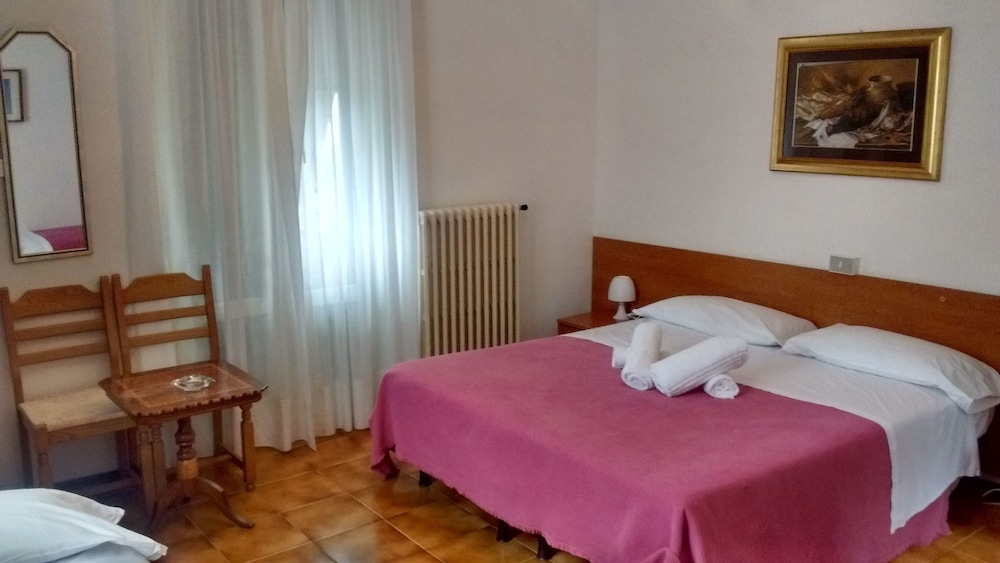Quadruple Room, Lake View photo 2
