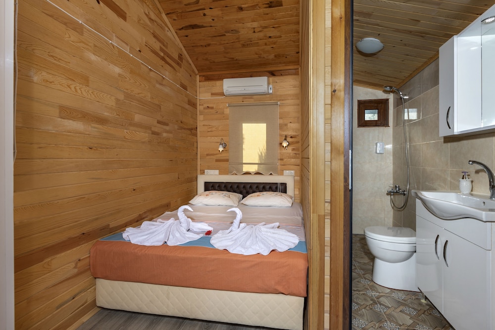 Basic Room, 1 Double Bed (Orkide) photo 1