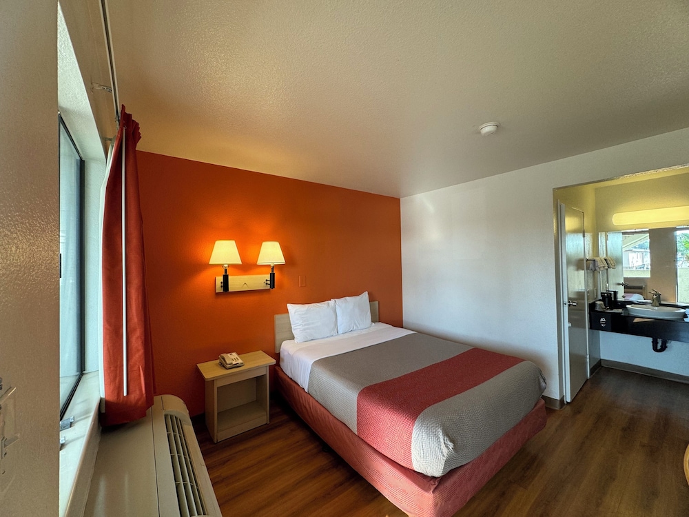 Standard Room, 1 Queen Bed, Non Smoking