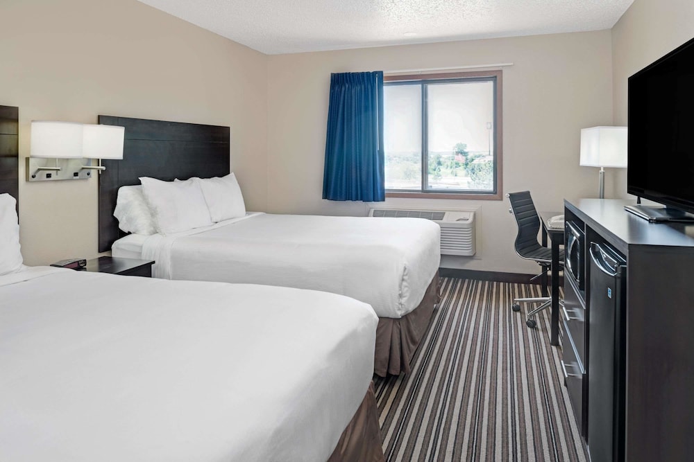 Standard Room, 2 Queen Beds, Non Smoking - Photo 2
