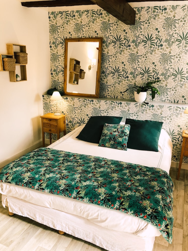 Double Room, Private Bathroom, Pool View (KIM)