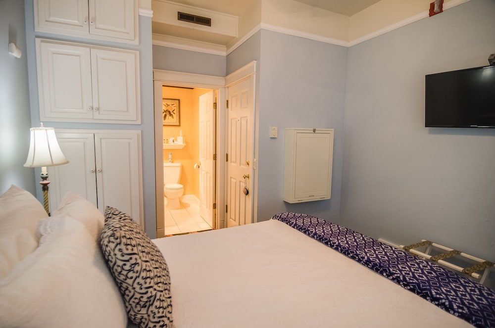Room, Private Bathroom (KELSEY #103) photo 3