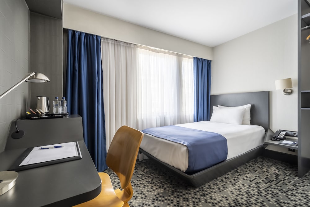 Superior Single Room, 1 Large Twin Bed, Non Smoking, City View photo 1