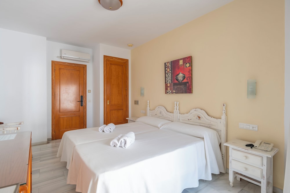 Standard Double Room - Photo 6