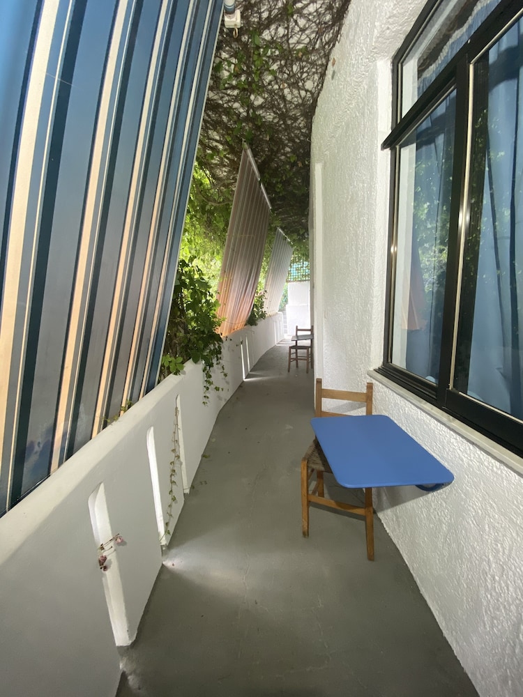 Standard Studio, 1 Double Bed, Kitchenette, Garden View photo 2