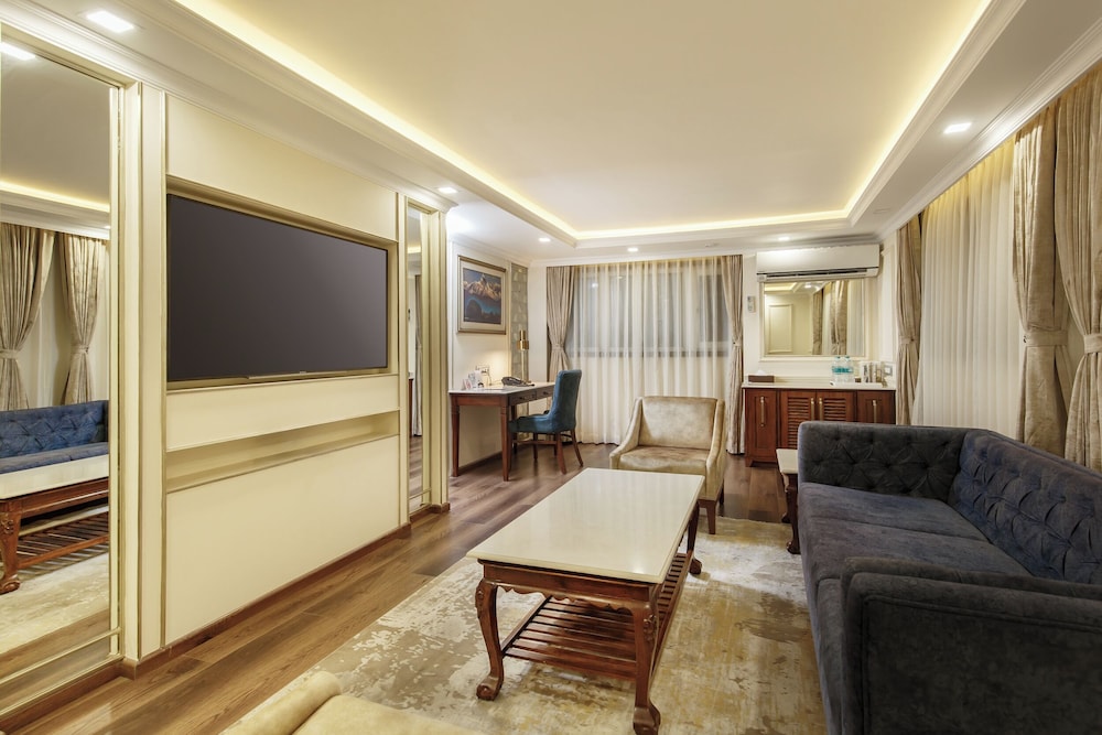 Suite - Photo 15