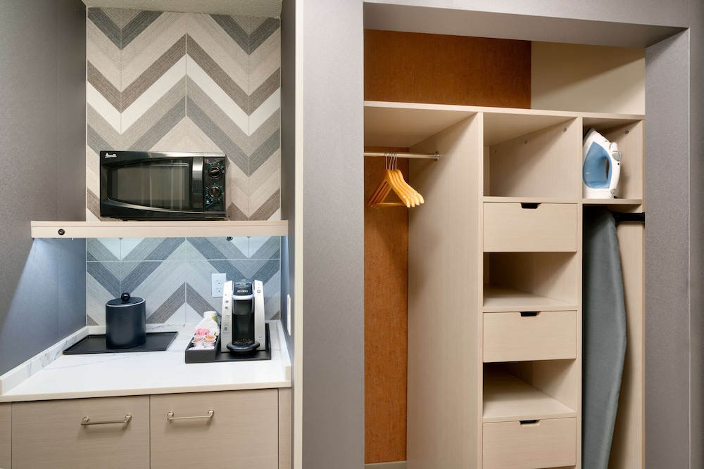 Suite, Accessible - Photo 4