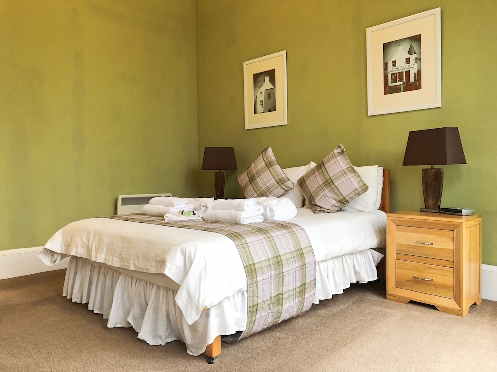 Traditional Apartment, 3 Bedrooms, Garden View photo 2