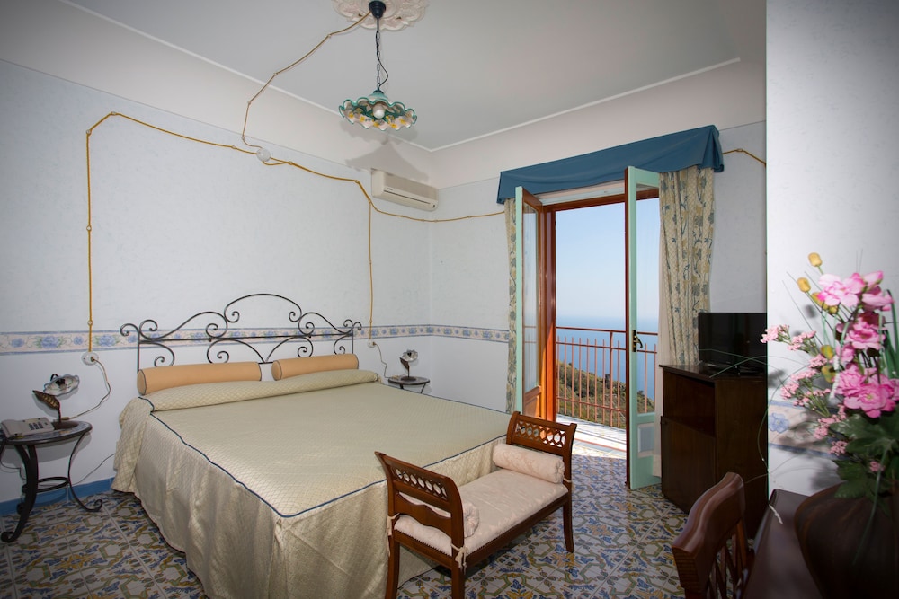 Superior Double or Twin Room, Terrace, Sea View (Balcony and Small Terrace)